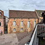 Au Theatre Apartmán